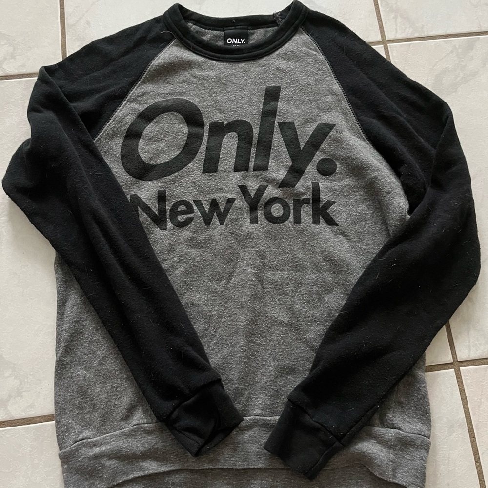 Men's Black and Gray Sweater